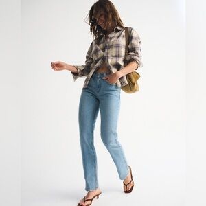 ABERCROMBIE 90’S STRAIGHT MID RISE JEAN
